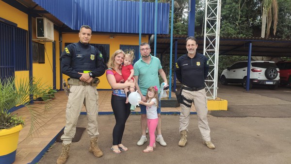 Capa Criança engasgada é socorrida pela PRF na BR-386