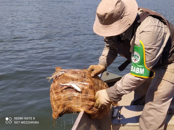 Capa Duas pessoas são autuadas por pesca irregular