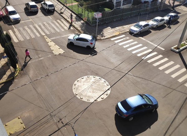 Capa Evite acidentes nas rotatórias!