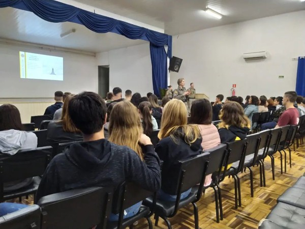 Capa 37º BPM realiza palestra em escola