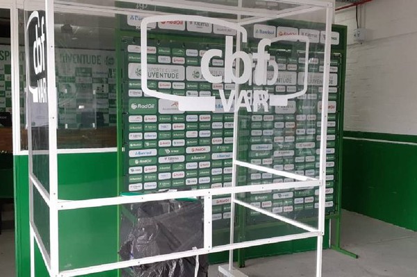 Capa CBF irá liberar áudios do VAR das partidas do Brasileirão, diz site