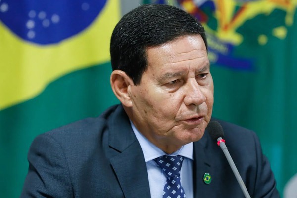 Capa Vice-presidente concede entrevista exclusiva ao Complexo LA