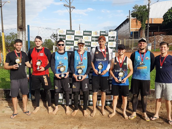 Capa Torneio de vôlei de areia masculino é realizado em FW