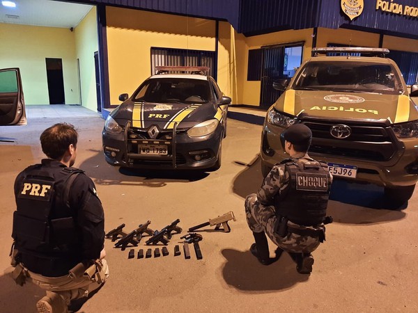 Capa Casal é preso com armas escondidas no carro