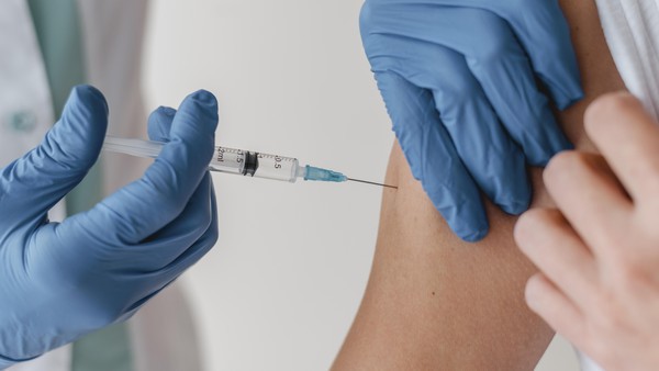Capa Fiocruz alerta para estagnação na cobertura vacinal contra Covid-19