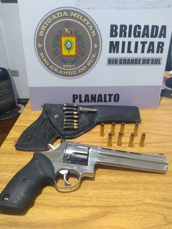 Capa 37º BPM prende homem por porte ilegal de arma em Planalto