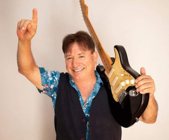 Capa Morre o músico Reny de Oliveira, conhecido pela banda Os Atuais