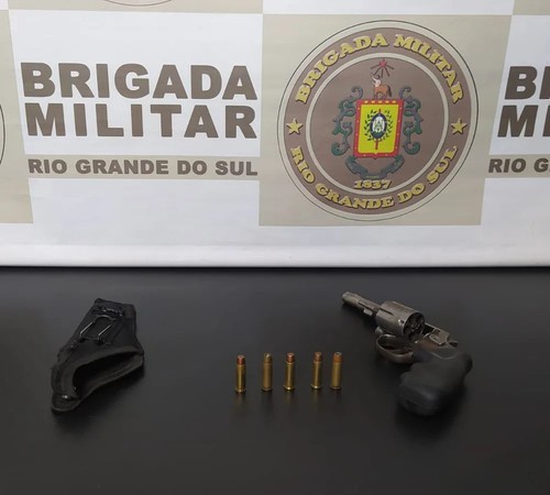 Capa 37° BPM prende indivíduo por porte ilegal de arma de fogo em Ametista do Sul
