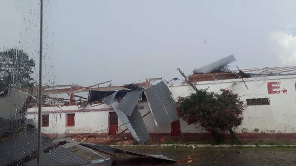 Capa Vento arranca cobertura de estádio em Palmeira das Missões