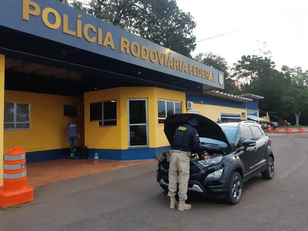 Capa Dupla de Vicente Dutra é presa com carro furtado
