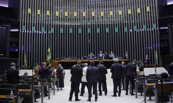 Capa Câmara aprova limite da alíquota de ICMS sobre combustíveis