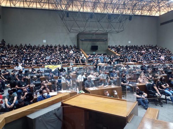 Capa Servidores penitenciários indicam greve