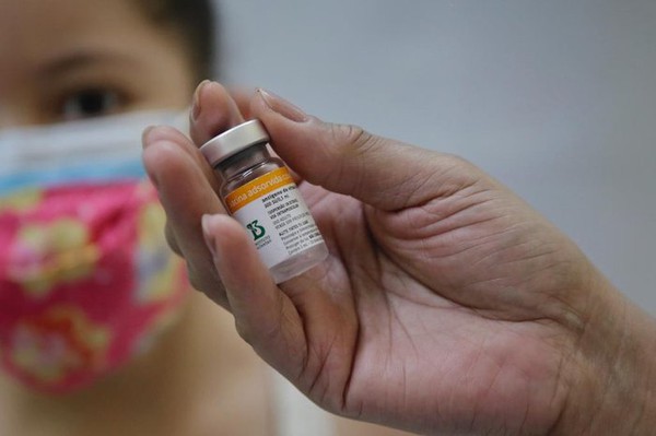 Capa Ministério da Saúde afirma que doses de CoronaVac para crianças de 3 a 4 anos devem ser entregues em até um mês