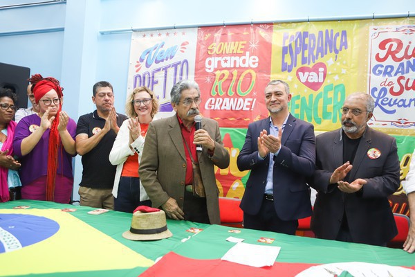 Capa Olívio Dutra é anunciado ao Senado na chapa de Edegar Pretto