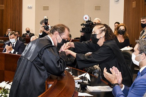Capa Mulher preside pela primeira vez o TJRS