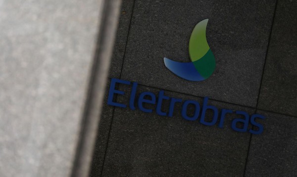 Capa Governo regulamenta a oferta secundária de ações da Eletrobras