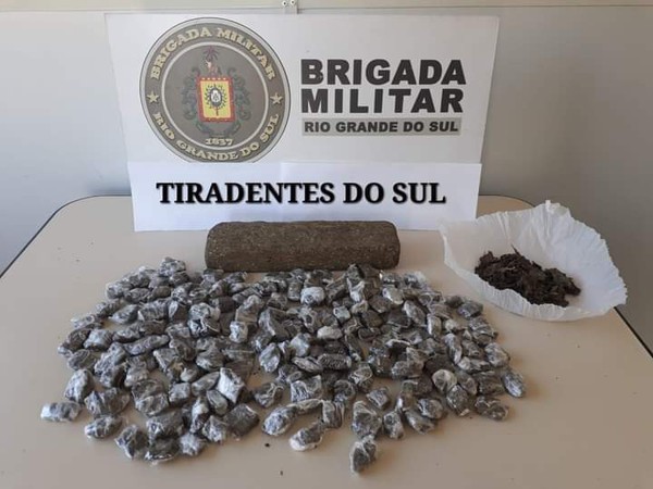 Capa BM prende três jovens por tráfico em Tiradentes do Sul
