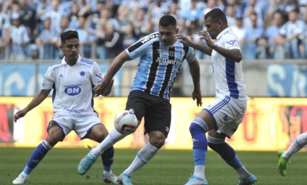 Capa Grêmio e Cruzeiro empatam em 2 a 2 pela Série B