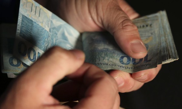 Capa Pedido de abono salarial de anos anteriores é adiado para março