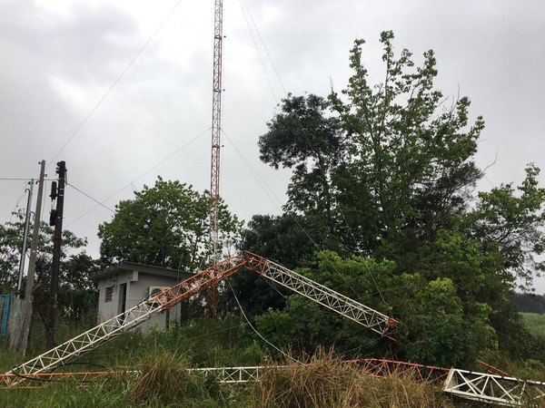 Capa Vento forte causa estragos e queda da torre de rádio em Erval Seco