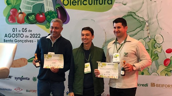 Capa Olericultura: profissional de Rodeio Bonito palestra em evento nacional
