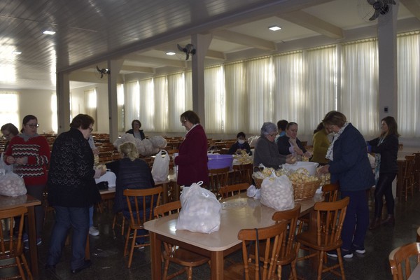 Capa Tradicionais pãezinhos de Santo Antônio prontos para a Festa do Padroeiro