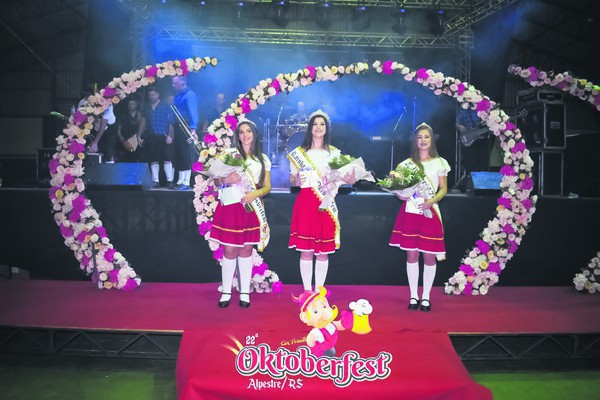 Capa Alpestre: Talita Conte é a rainha da Oktoberfest