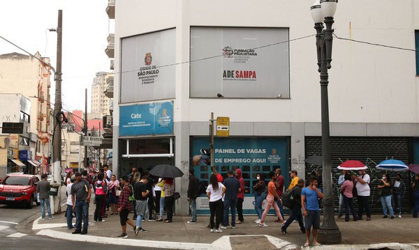 Capa Desemprego chega a 9,4% em abril, diz Ipea