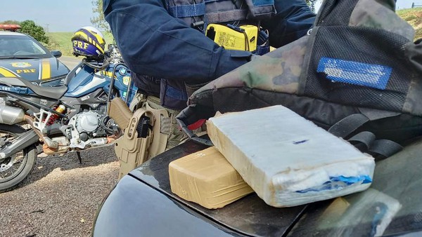 Capa Mulher é presa com dois quilos de cocaína em Carazinho