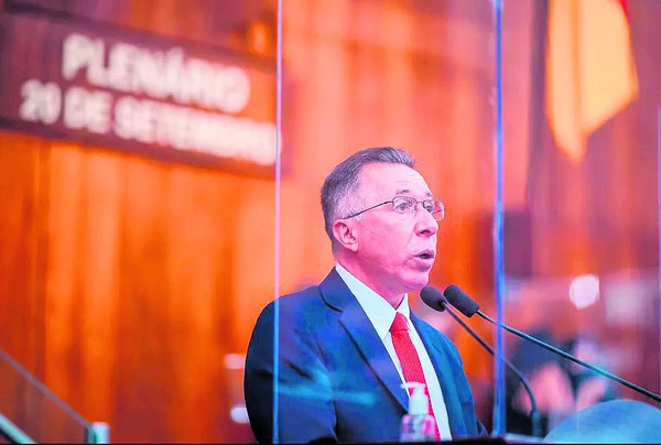 Capa 'Três pré-candidatos a governador são contra o projeto', diz Valdeci Oliveira
