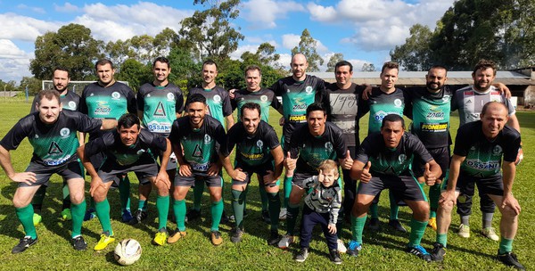 Capa Grêmio Atlético Osvaldo Cruz vence Craques do Passado