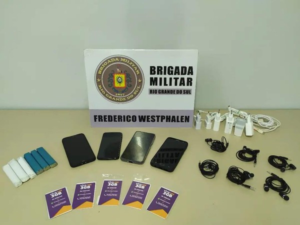 Capa 37° BPM apreende objetos nas proximidades do Presídio de FW