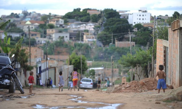 Capa Estudo prevê redução de 24% na extrema pobreza no Brasil ao final de 2022