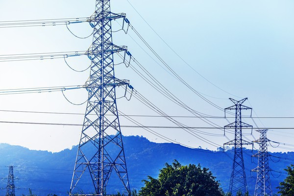 Capa Governo anuncia fim da tarifa extra para consumidores de energia
