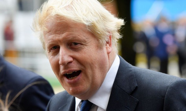 Capa "Atrocidades em Bucha mancharam reputação de Putin", diz Boris Johnson