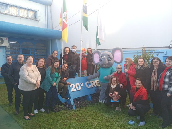 Capa 'Elefante Letrado' visita Roncalli nesta sexta-feira, 1º