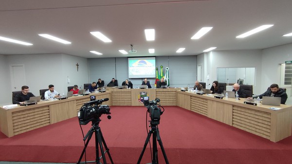 Capa Legislativo de FW institui Prêmio Mulher Cidadã