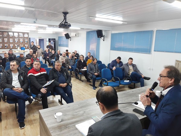Capa Ferrovia domina a pauta em encontro dos prefeitos da AMZOP
