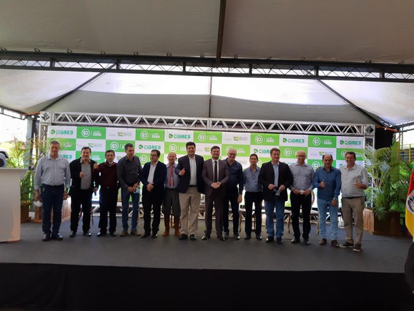 Capa Amzop representada em entrega de investimentos do Cigres