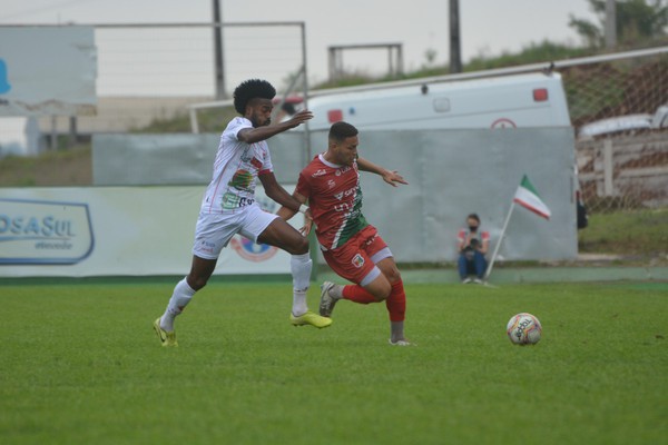 Capa União vence jogo difícil com gol nos acréscimos