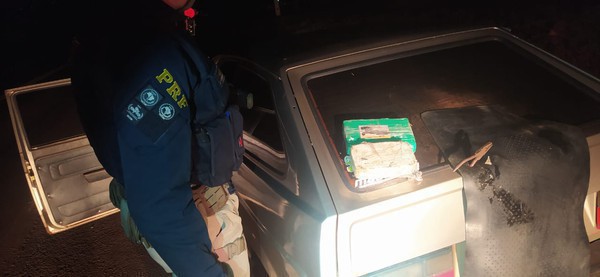 Capa PRF prende traficante com cocaína e crack em Ijuí