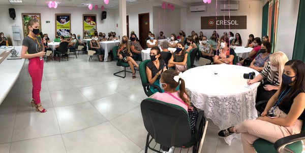 Capa Cresol Raiz reativa eventos com as mulheres