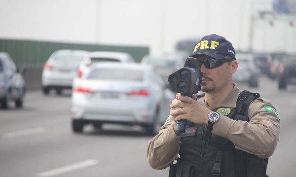 Capa PRF reforça fiscalização para coibir infrações de trânsito no carnaval