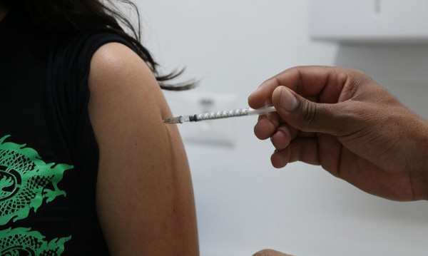 Capa Covid-19: média de mortes diárias está acima de 200 há cinco semanas
