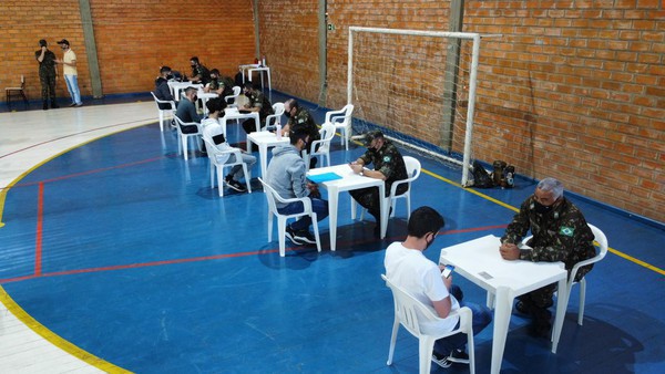 Capa Jovens passam por segunda inspeção de saúde do Serviço Militar