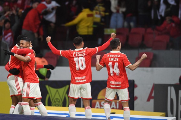 Capa Inter tem grande atuação e bate o Flamengo por 3 a 1 no Beira-Rio
