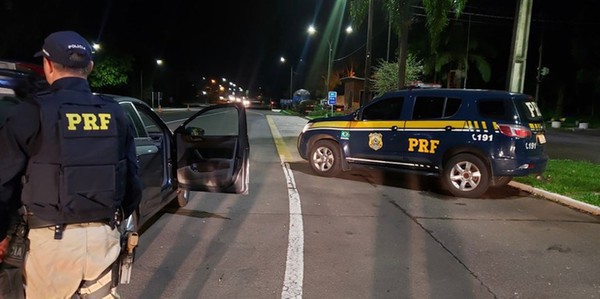 Capa PRF prende traficante com 200 quilos de maconha em PF