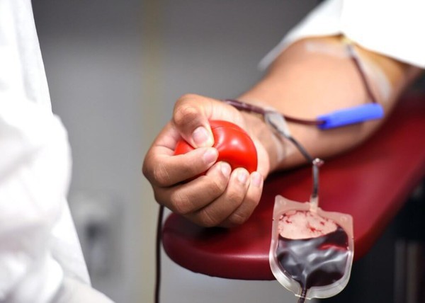 Capa Junho Vermelho: é preciso doar sangue!