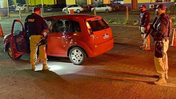 Capa Casal de foragidos é preso em Sarandi