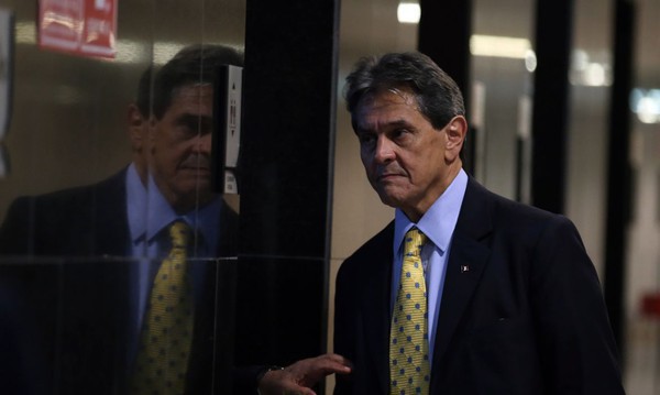 Capa Roberto Jefferson deixa a prisão com tornozeleira eletrônica